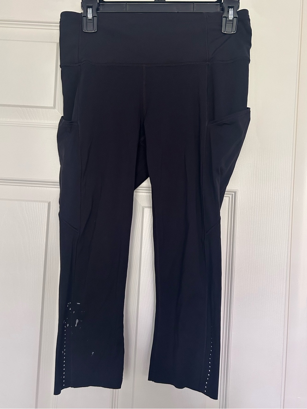 Lulu Lemon Black Cropped Performance Leggings with Side Pockets